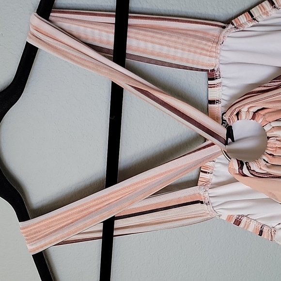 Torrid O ring mesh fabric top large - Picture 4 of 11